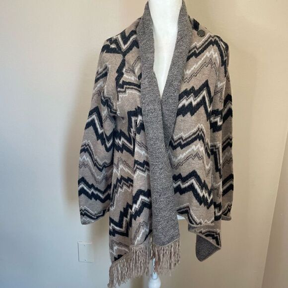 Heather B| Large| Wool | Cardigan| Soft| Fringe| Aztec print - Picture 8 of 17